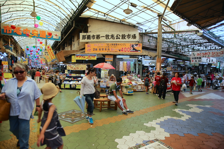 第一牧志公設市場で沖縄を感じよう